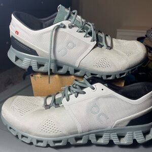 On Running Cloud X Men’s size 10.5